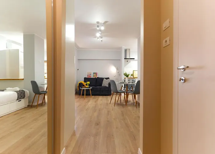 Апартаменти Andreea - Cozy Near Piata Obor Market Бухарест