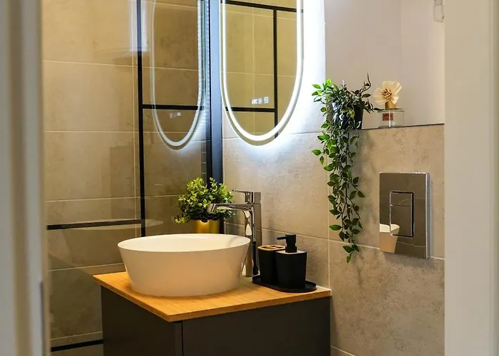 Апартаменти Andreea - Cozy Near Piata Obor Market *